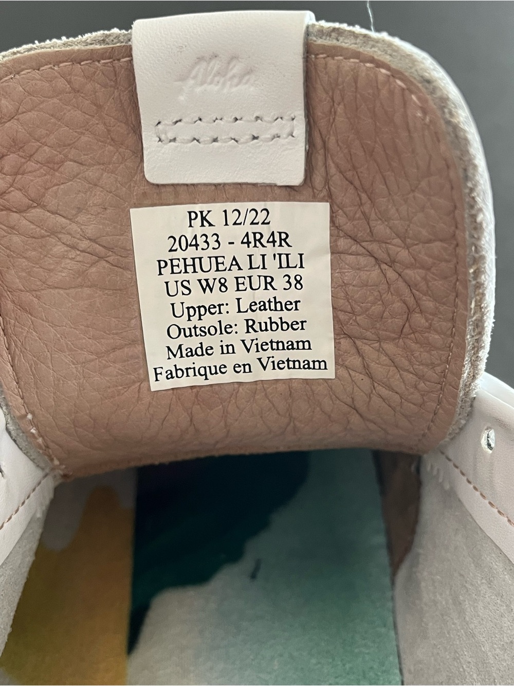 OluKai Pehuea Li ‘ILI Premium Island Inspired White Leather Sneakers Size 8 - Picture 11 of 12